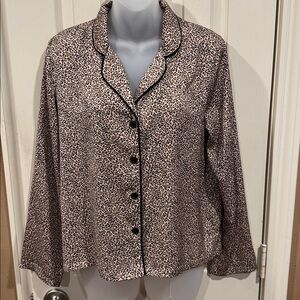 Banana Republic pajama-style cheetah print top. Sz XS